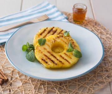 Ananas grillé au miel et à la cannelle
