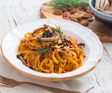 Tagliatelle aux champignons et fruits secs