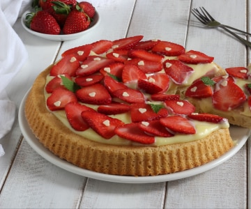 Tarte moelleuse à la crème au chocolat blanc et fraises