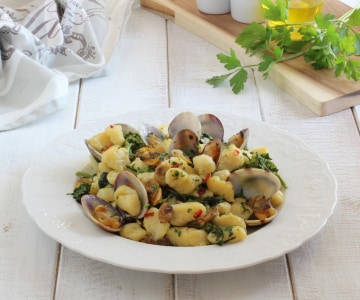 Gnocchi aux palourdes et pousses de brocoli-rave