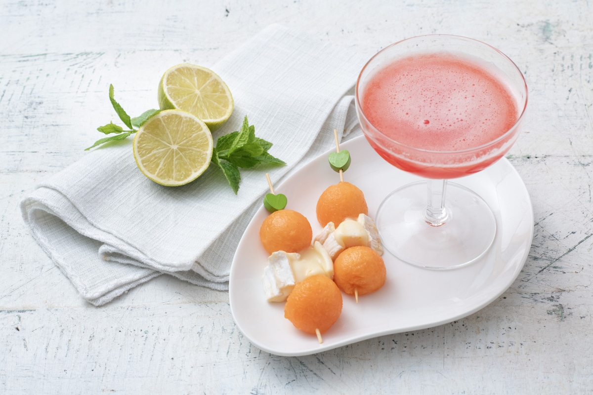 Daiquiri à la pastèque avec brochettes de melon