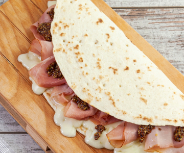 Piadina au jambon et scamorza