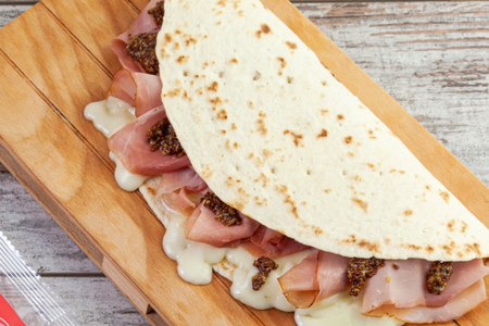 Piadina au jambon et scamorza