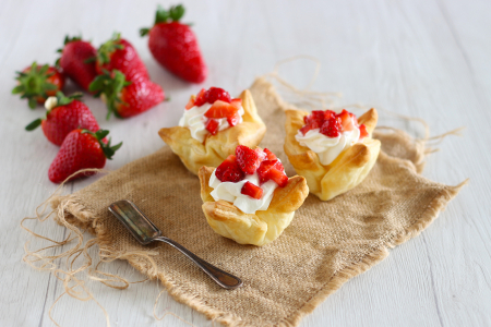 Paniers à la crème et aux fraises