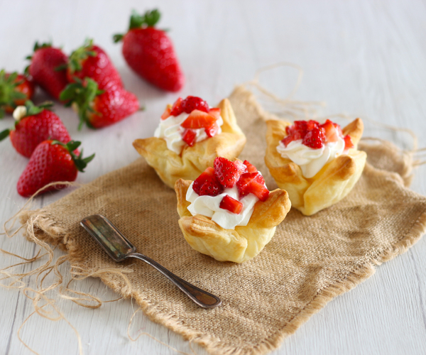 Paniers à la crème et aux fraises