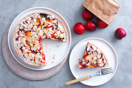 Tarte à la crème et aux prunes