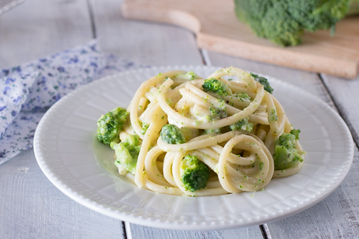 Bucatini cacio e pepe aux brocolis