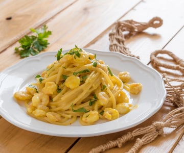 Spaghetti aux crevettes, stracchino et safran