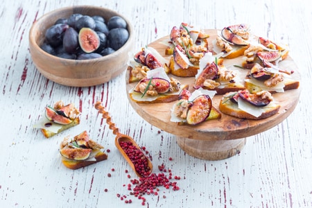 Crostini figues et Grana Padano