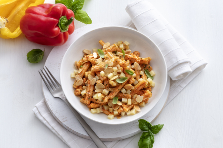 Pâtes froides au pesto de poivrons et caciocavallo