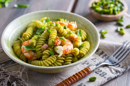 Pâtes au pesto de pistaches et crevettes