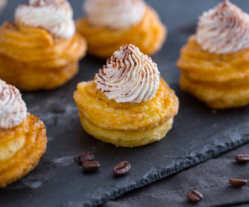 Zeppole avec crème au mascarpone et café