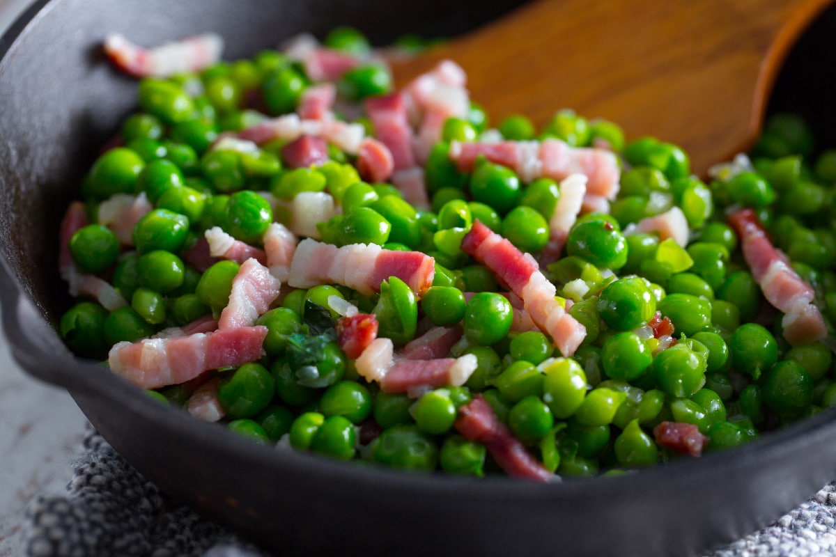 Petits pois mijotés avec du lard