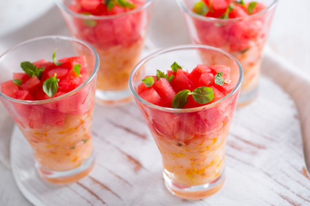 Tartare de crevettes et pastèque