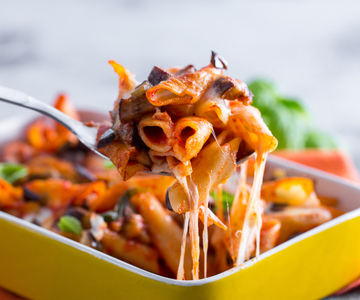 Pâtes au four avec des aubergines