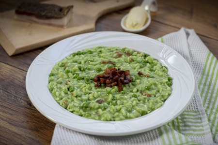 Risotto au lard et crème de petits pois