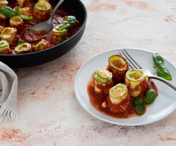 Rouleaux de courgettes à la sauce