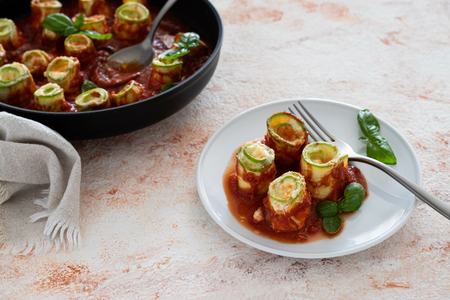Rouleaux de courgettes à la sauce