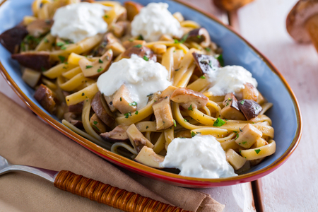 Fettuccine aux champignons et burrata