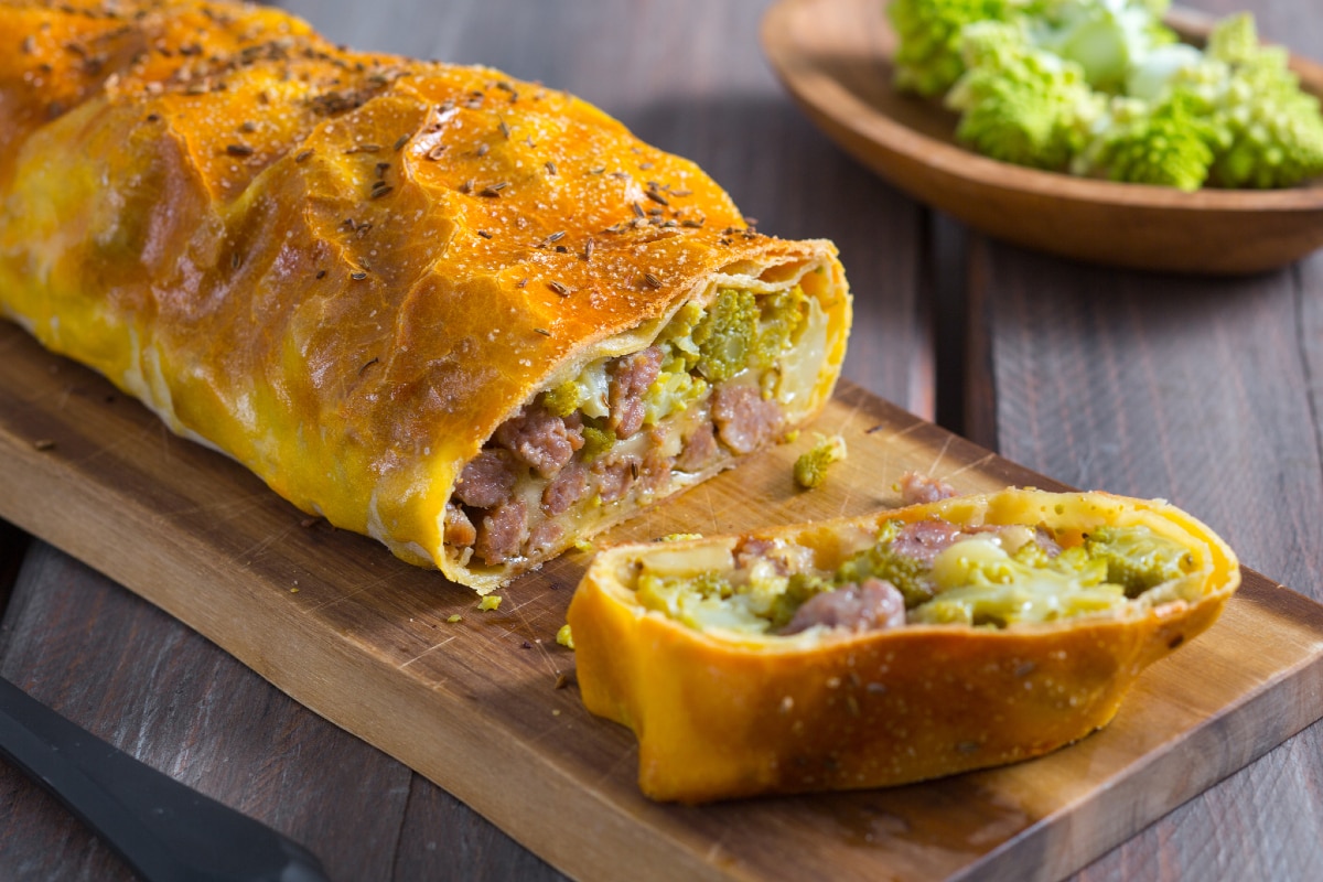 Strudel salé avec Asiago AOP, brocoli et saucisse
