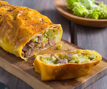 Strudel salé avec Asiago AOP, brocoli et saucisse