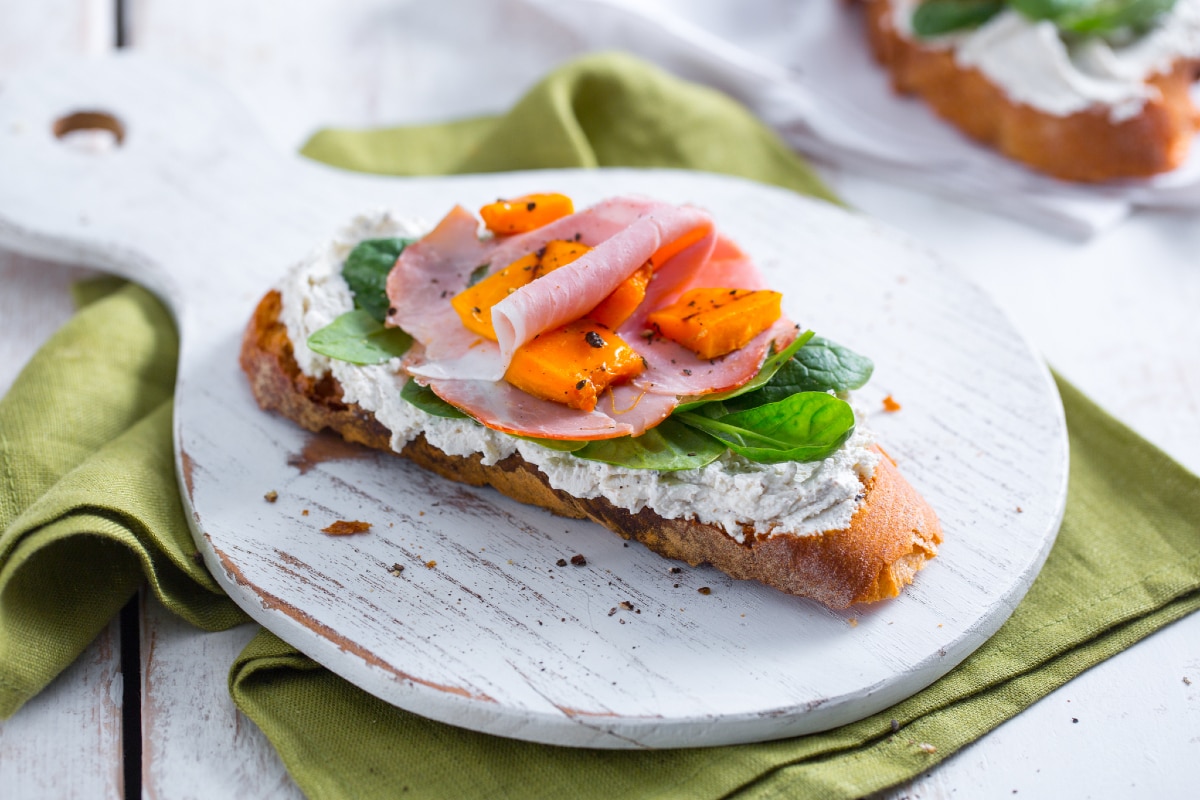 Crostini avec potiron grillé et robiola