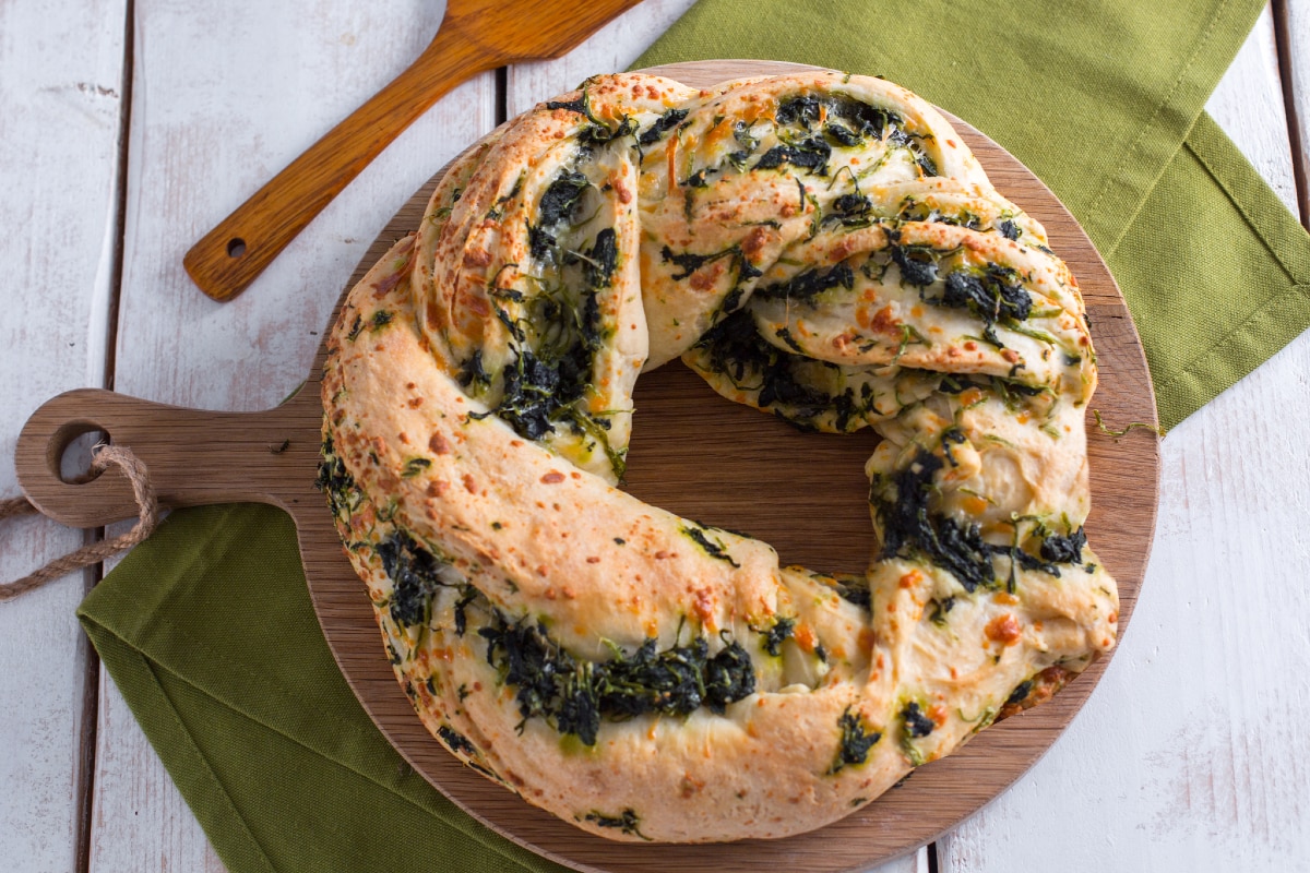 Couronne salée avec fromage et friarielli