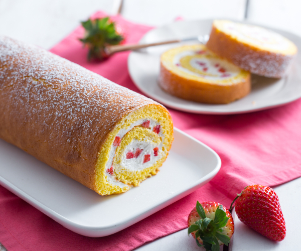 Roulé à la crème et aux fraises