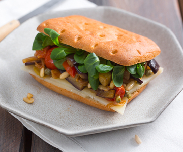 Focaccia sans gluten avec caponata