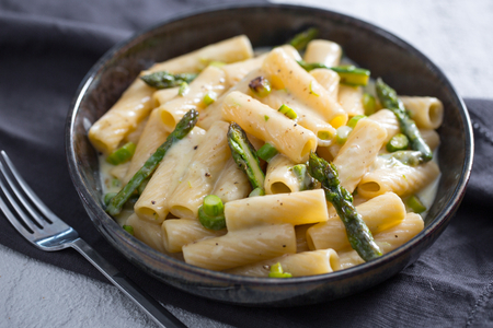 Pâtes aux asperges et fontina