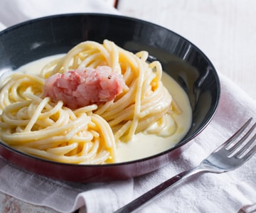 Spaghetti avec sauce de Monte Veronese et tartare de bar