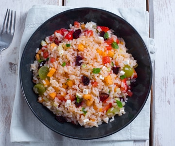 Salade de riz avec macédoine de fruits
