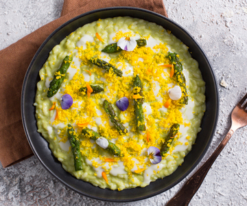 Risotto à la crème d'asperges et miettes de jaune d'œuf