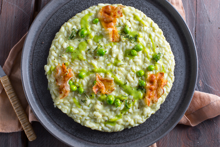 Risotto à la crème de pois et joue de porc