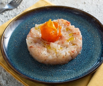 Tartare de crevettes avec écorces d'agrumes caramélisées