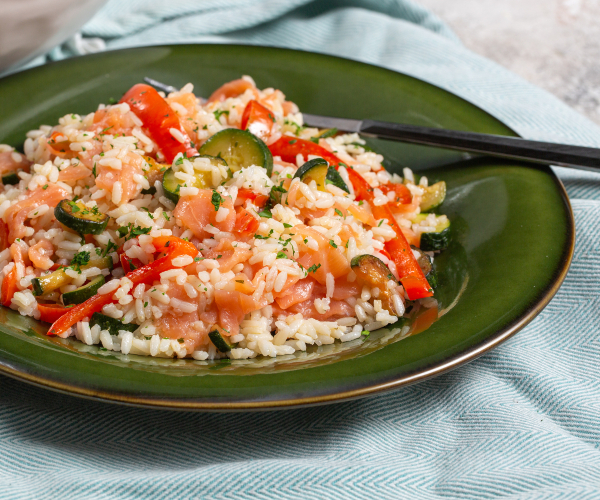 Salade de riz au saumon et légumes