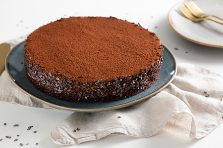 Gâteau mousse au chocolat noir sur base de sablé