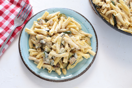 Pâtes à la robiola et aux courgettes