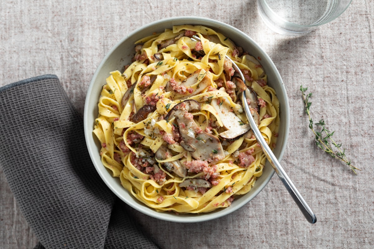 Tagliatelle aux champignons et saucisse