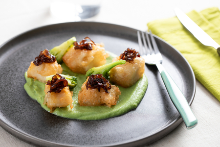 Morue en tempura avec brocolis