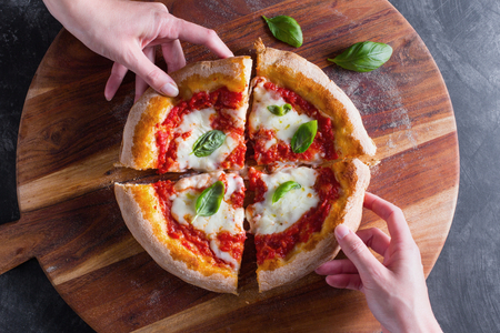 Pizza margherita simple