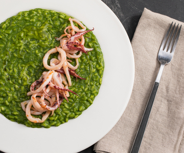 Risotto à la bourrache avec calamars