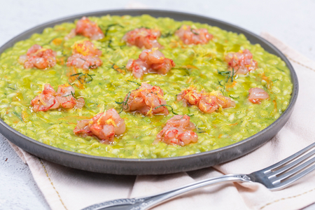 Risotto à la crème de courgettes et crevettes crues