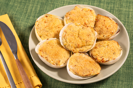 Oignons farcis à la ligure