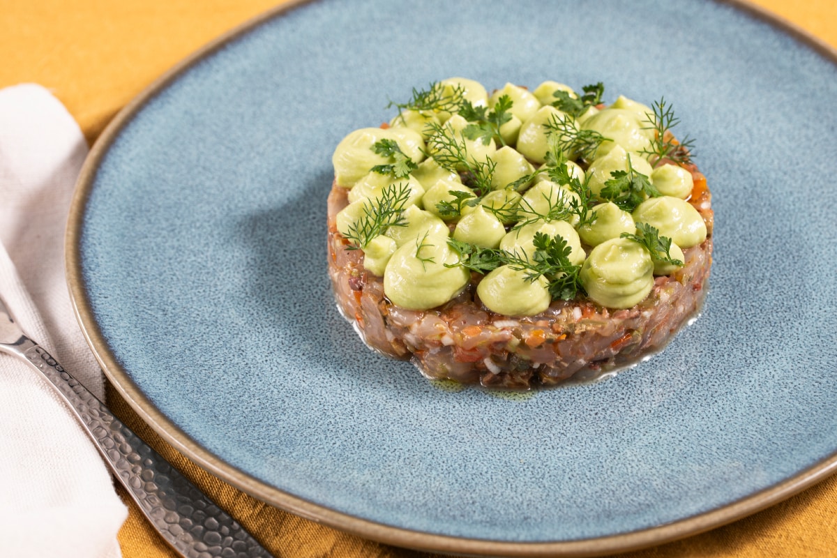 Tartare de sériole à la méditerranéenne