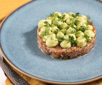 Tartare de sériole à la méditerranéenne