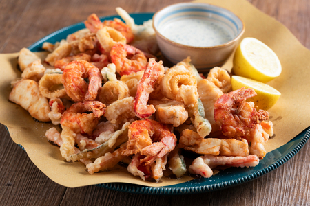 Friture mixte de poisson et légumes