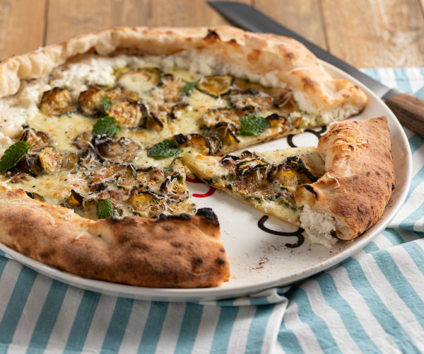 Pizza à la Nerano avec bordure farcie