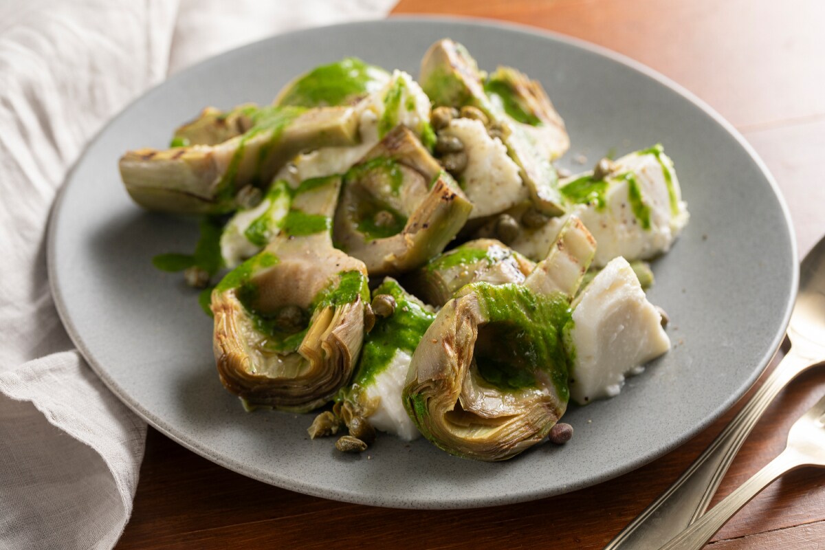 Artichauts grillés avec mozzarella et sauce aux herbes