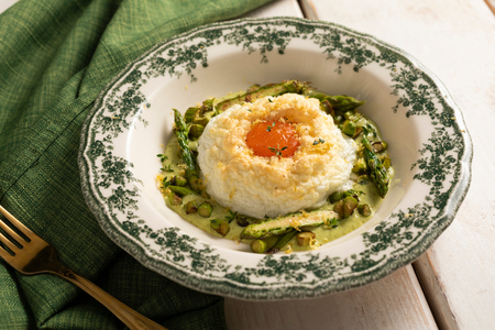 Nuages d'œufs et asperges